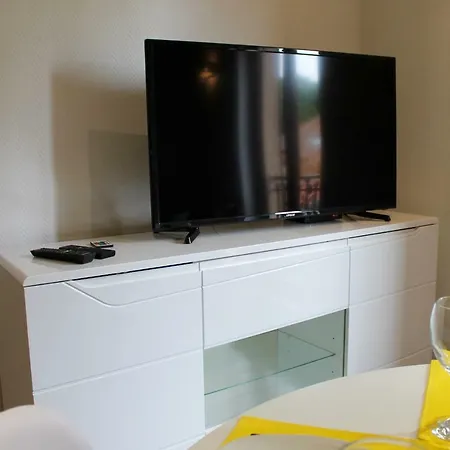 Le Jardinier شقة إبينال