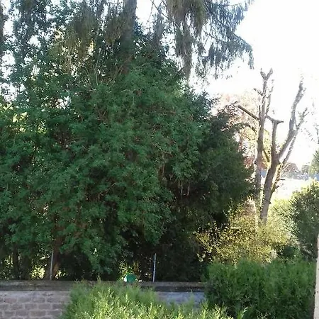 Le Jardinier شقة إبينال